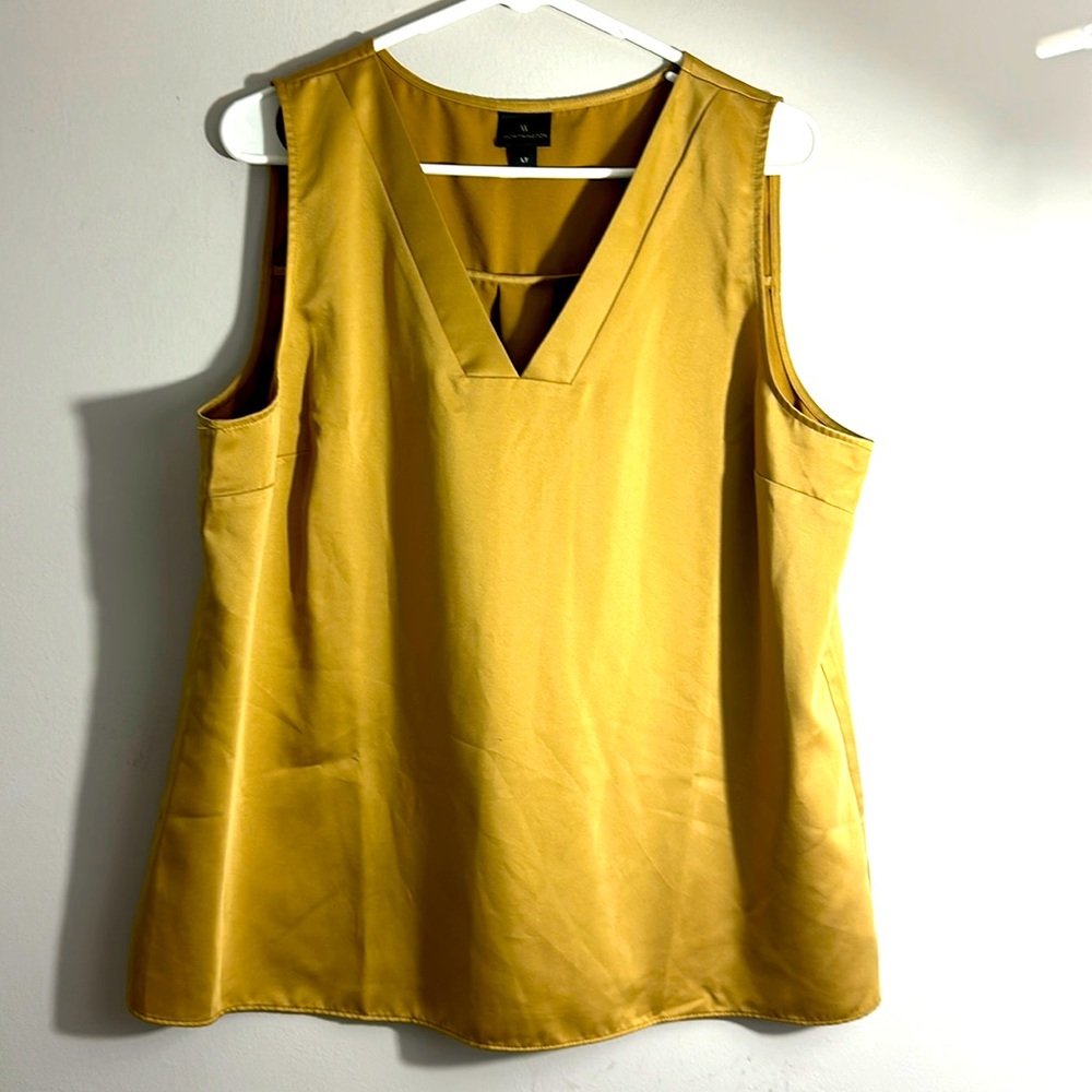 Worthington Gold Sleeveless Top V-Neck Silky Material Size LT